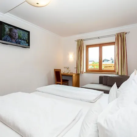 Der Pfindlhof Guest house *
